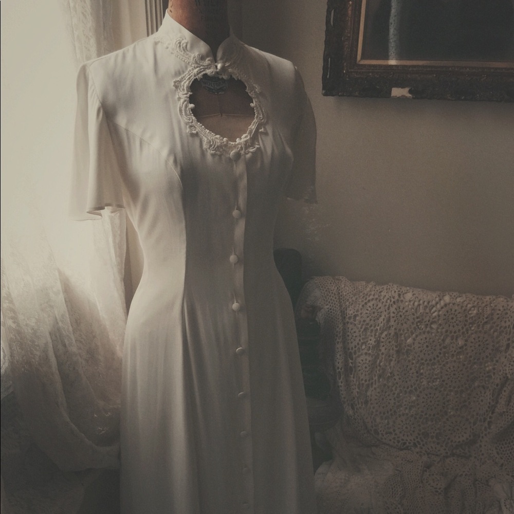 Vintage dress with lace neckline collar Victorian